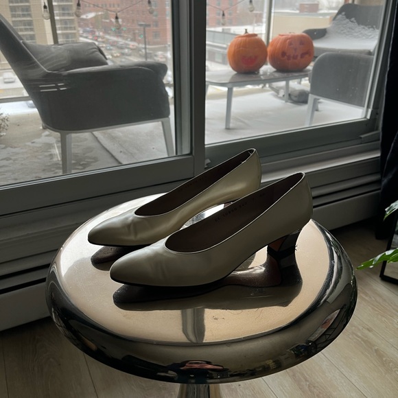 Salvatore Ferragamo Vintage Kitten Heels - Picture 3 of 4